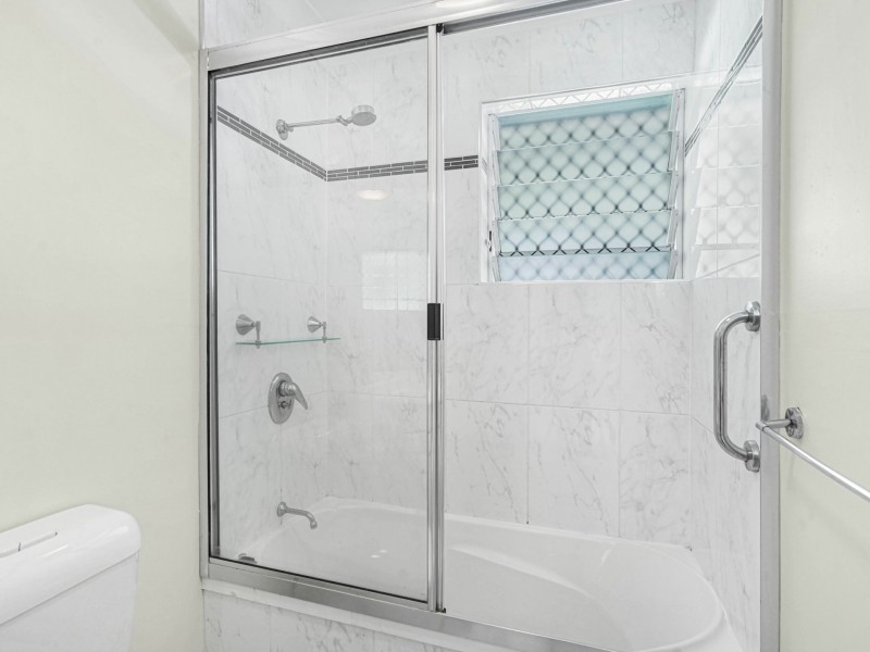 176 Greenslopes Street, Edge Hill QLD 4870