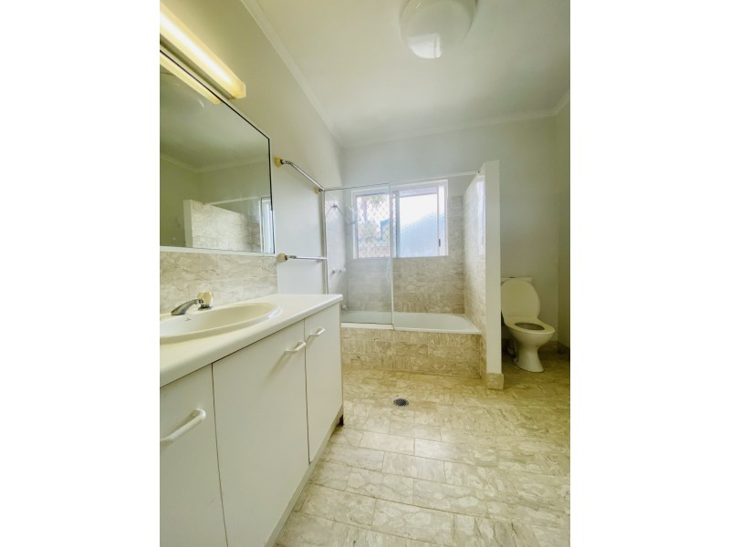2 Orrell Close, Brinsmead QLD 4870