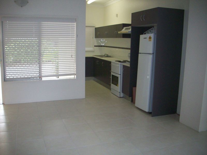 2/10 Crathern Close, Edge Hill QLD 4870