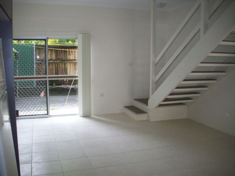 2/10 Crathern Close, Edge Hill QLD 4870