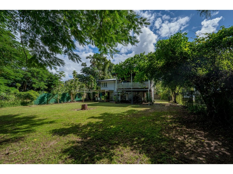 198 Pease Street, Manoora QLD 4870