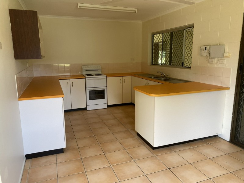 11 Jensen Street, Manoora QLD 4870