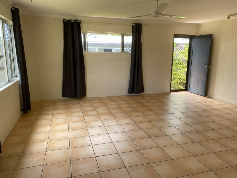 11 Jensen Street, Manoora QLD 4870