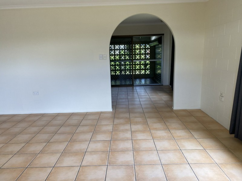 11 Jensen Street, Manoora QLD 4870
