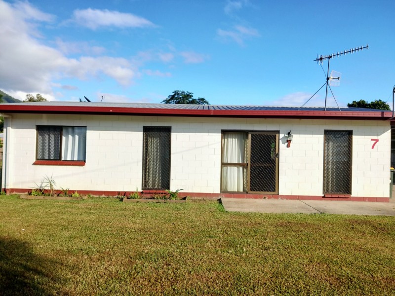 7 Lisa Close, Mooroobool QLD 4870