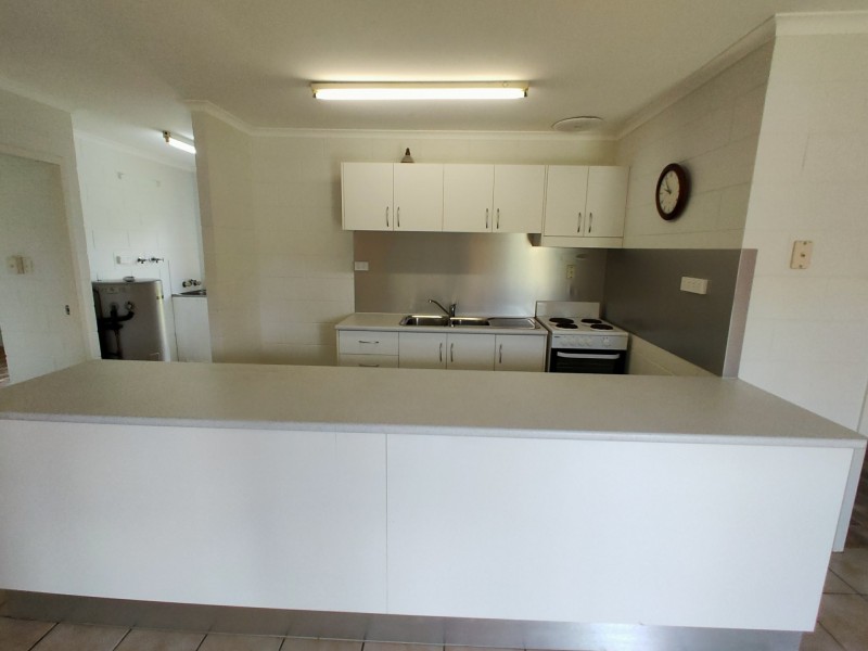 7 Lisa Close, Mooroobool QLD 4870
