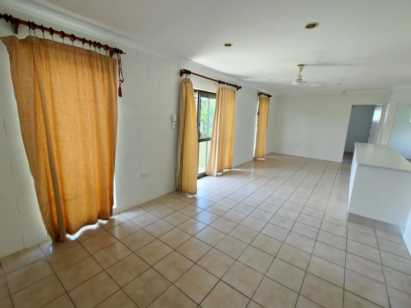 7 Lisa Close, Mooroobool QLD 4870