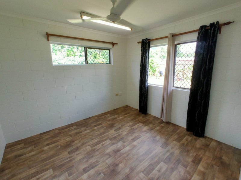 7 Lisa Close, Mooroobool QLD 4870