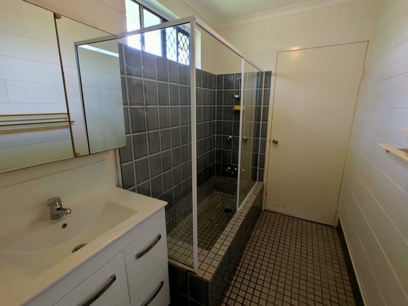7 Lisa Close, Mooroobool QLD 4870