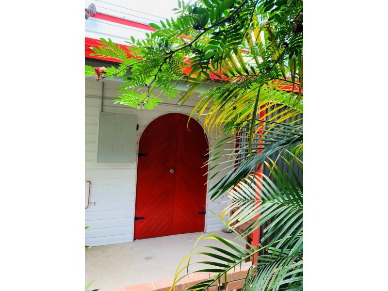 54 Waite Street, Machans Beach QLD 4878