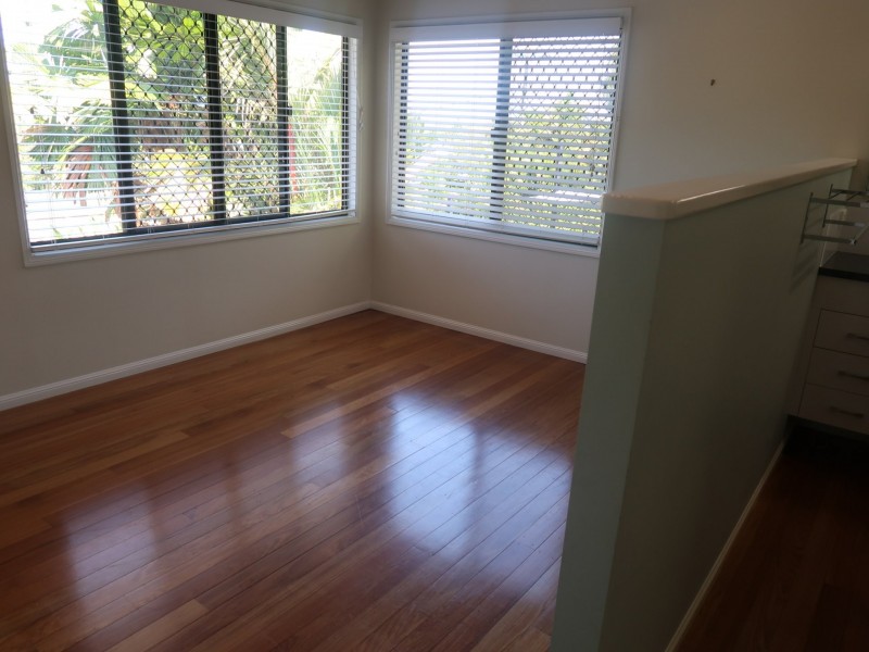 120 Hillview Crescent, Whitfield QLD 4870
