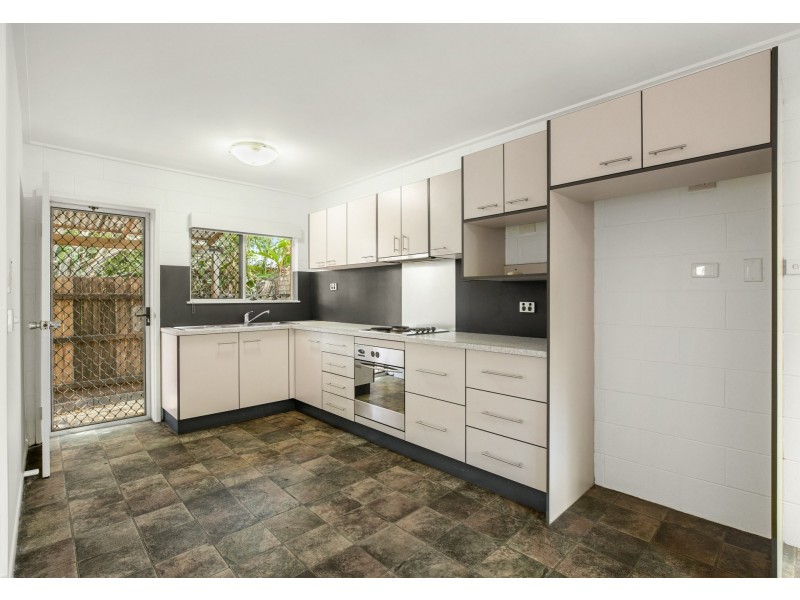 2/98 Reservoir Road, Manoora QLD 4870