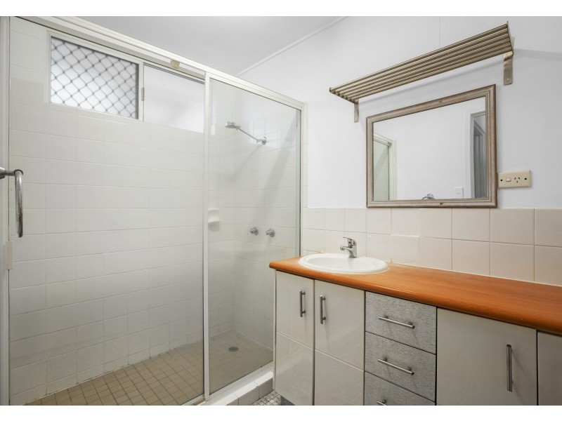 2/98 Reservoir Road, Manoora QLD 4870