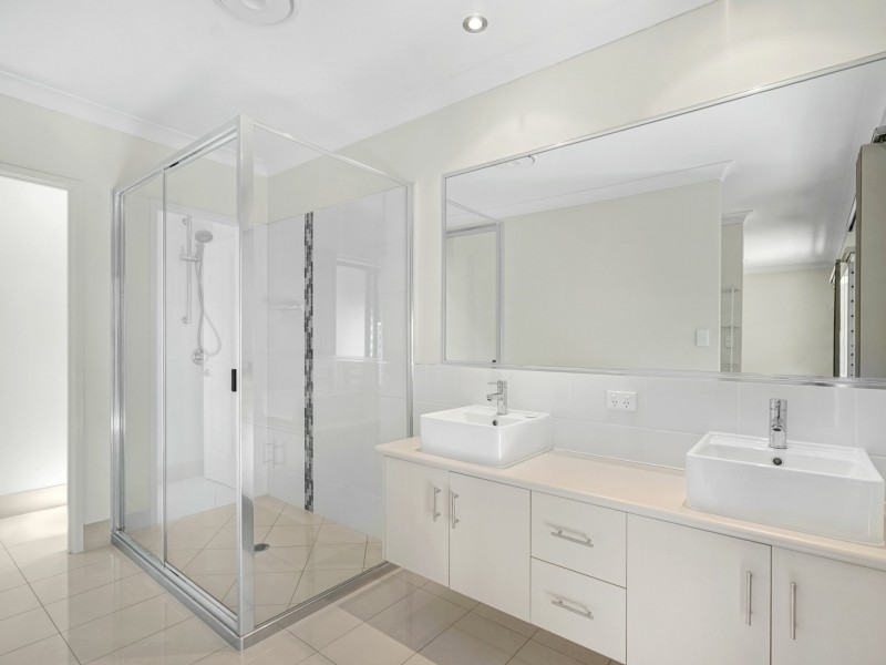 2B Keirle Avenue, Whitfield QLD 4870