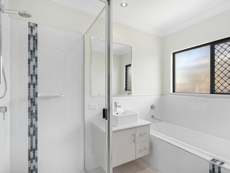 2B Keirle Avenue, Whitfield QLD 4870