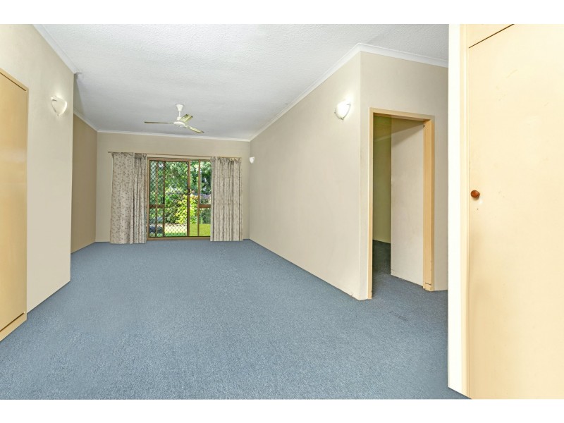 8/21 Poinciana Street, Holloways Beach QLD 4878