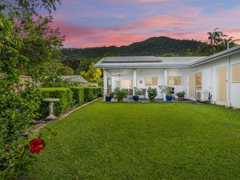 2 Strathmore Court, Mooroobool QLD 4870