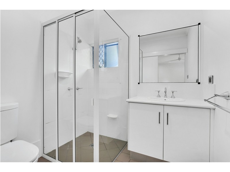 2 Strathmore Court, Mooroobool QLD 4870
