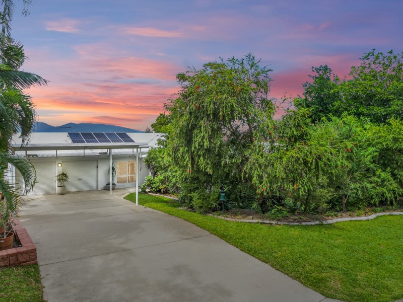 2 Strathmore Court, Mooroobool QLD 4870