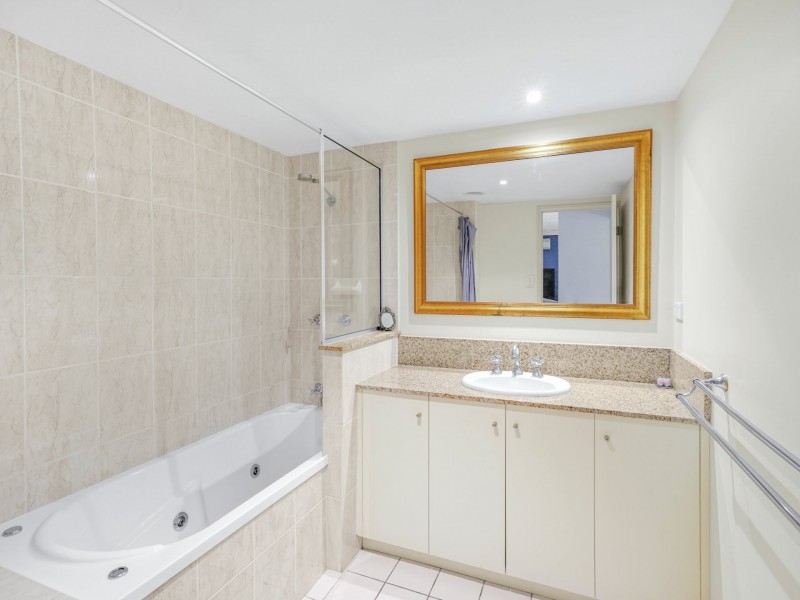 1311/2 Greenslopes Street, Cairns North QLD 4870