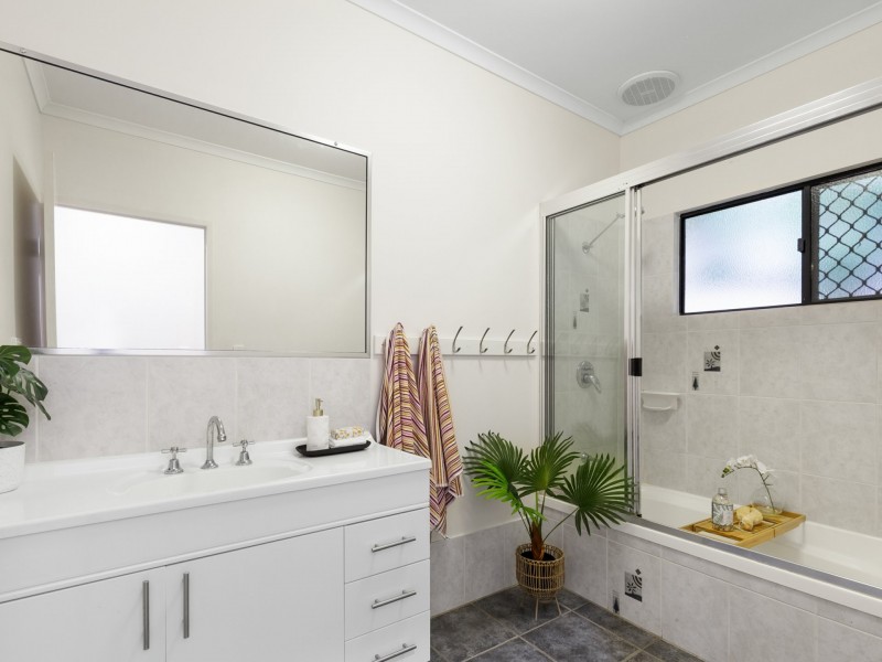 42 Red Ochre Close, Redlynch QLD 4870