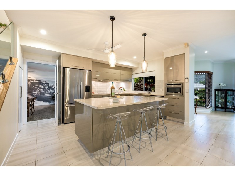 60 Nolan Street, Whitfield QLD 4870