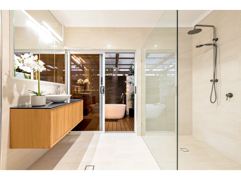 60 Nolan Street, Whitfield QLD 4870