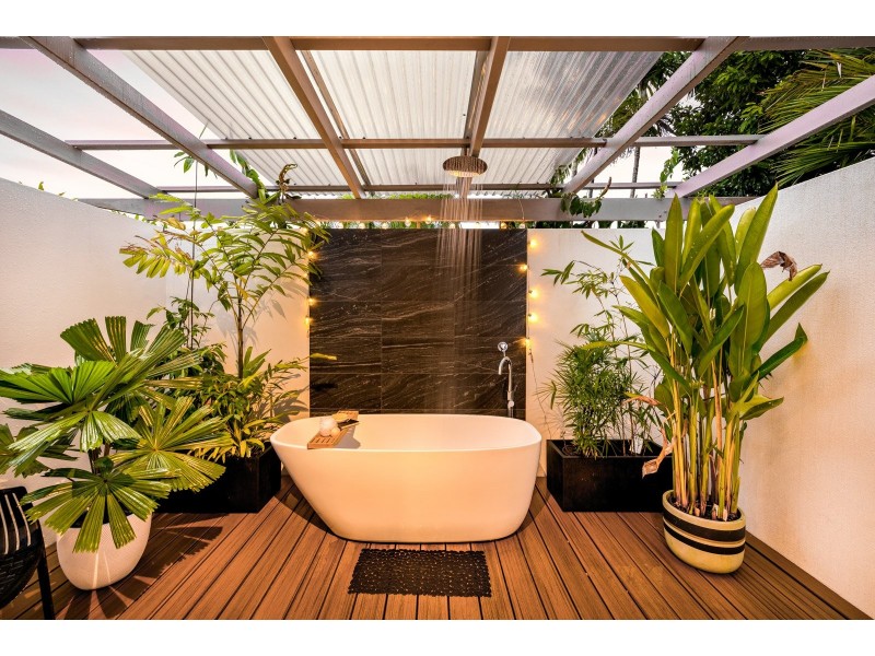 60 Nolan Street, Whitfield QLD 4870