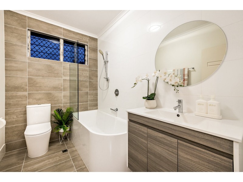 60 Nolan Street, Whitfield QLD 4870