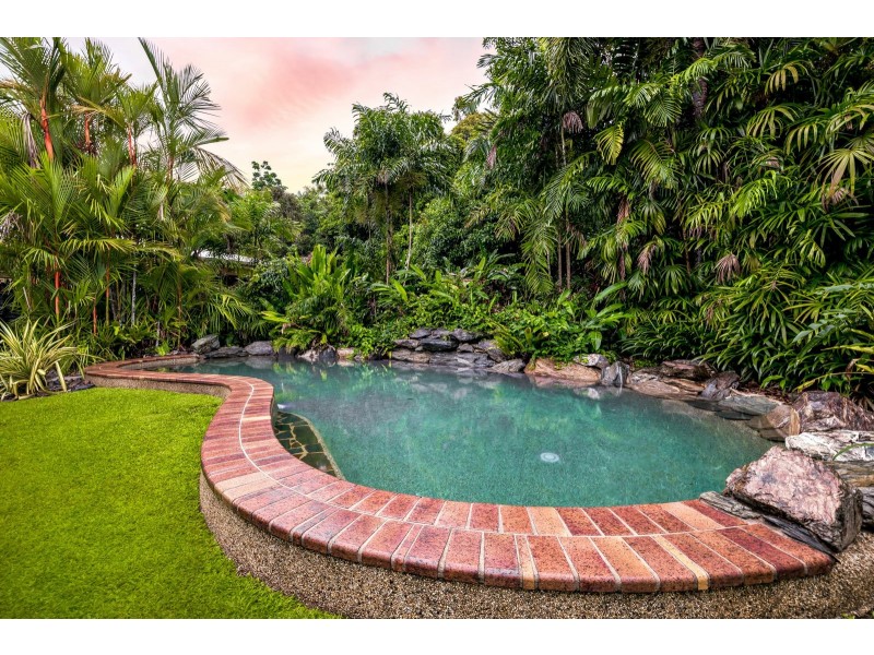 60 Nolan Street, Whitfield QLD 4870