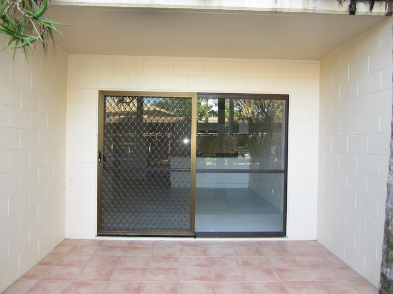 8/451 Severin Street, Manunda QLD 4870