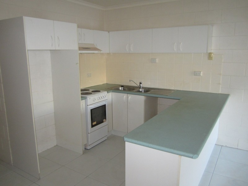 8/451 Severin Street, Manunda QLD 4870