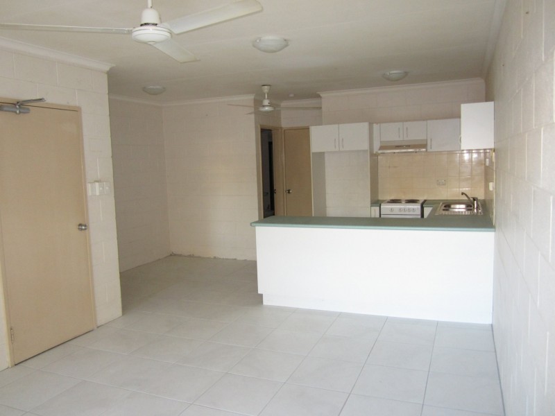 8/451 Severin Street, Manunda QLD 4870