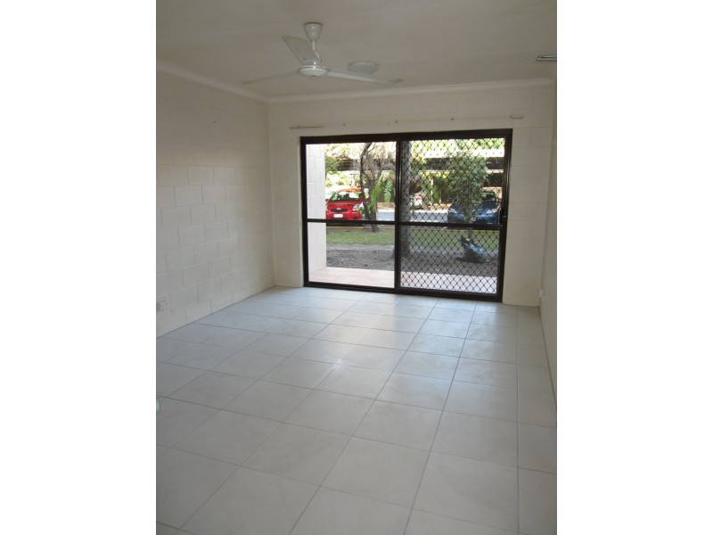 8/451 Severin Street, Manunda QLD 4870