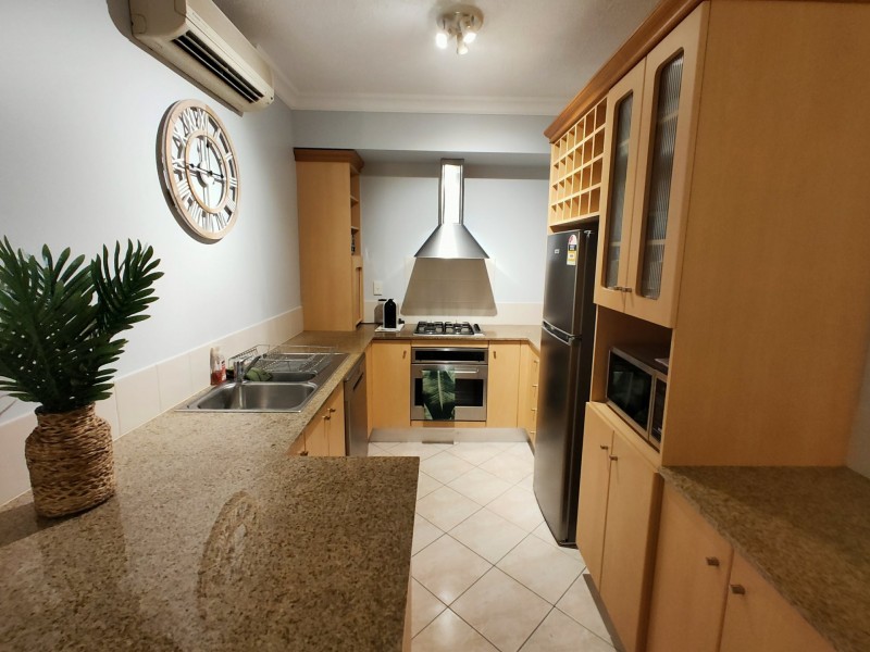 1115/2 Greenslopes Street, Cairns North QLD 4870