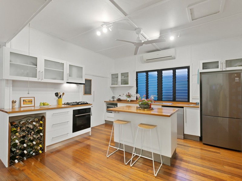 145 O’Shea Esplanade, Machans Beach QLD 4878