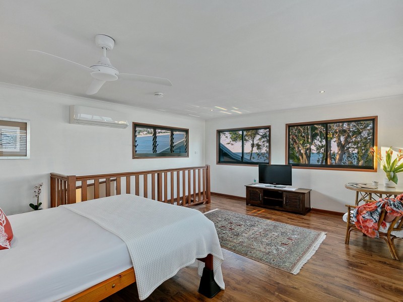 145 O’Shea Esplanade, Machans Beach QLD 4878