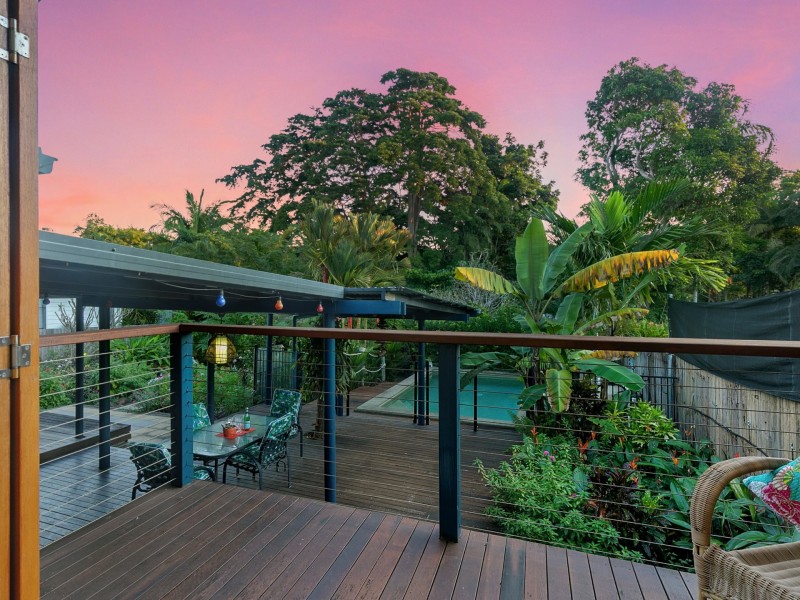 145 O’Shea Esplanade, Machans Beach QLD 4878