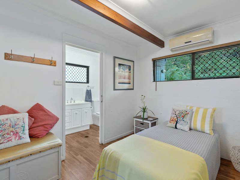 145 O’Shea Esplanade, Machans Beach QLD 4878