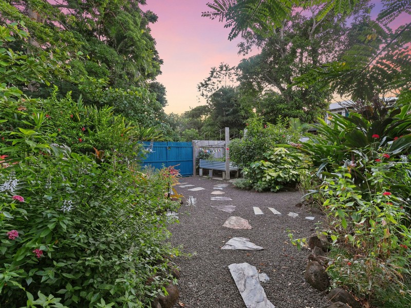 145 O’Shea Esplanade, Machans Beach QLD 4878