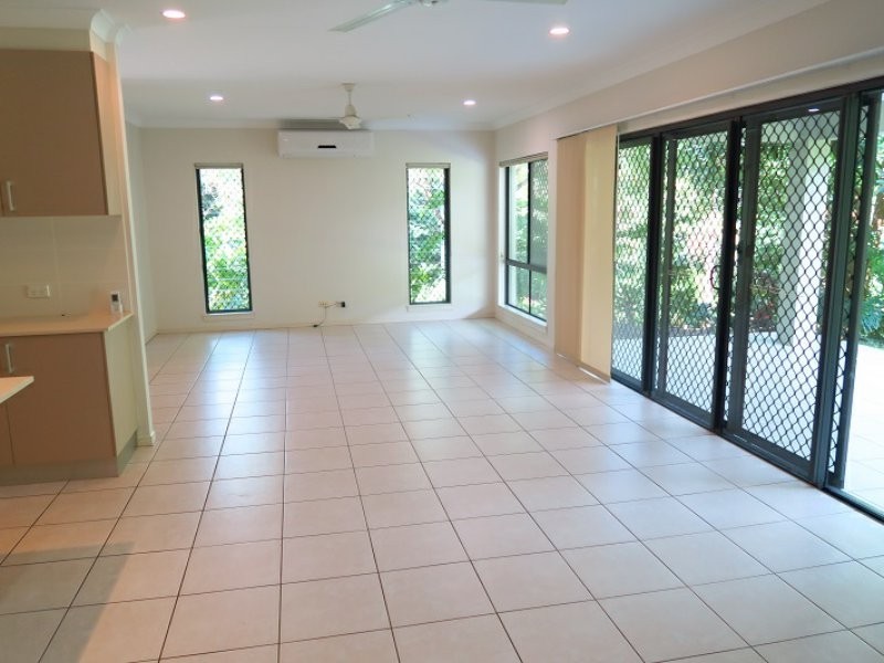 5 Dwyer Place, Redlynch QLD 4870