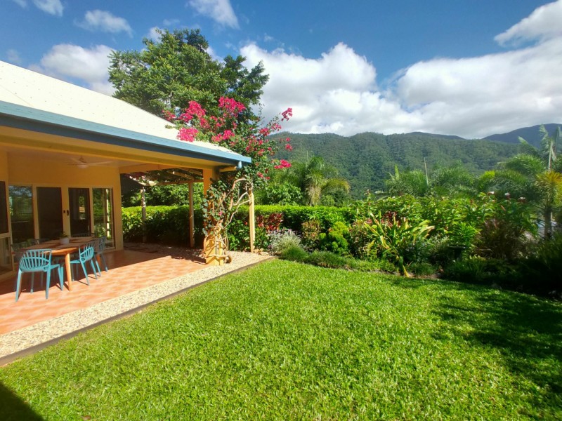 6 Amos Close, Redlynch QLD 4870