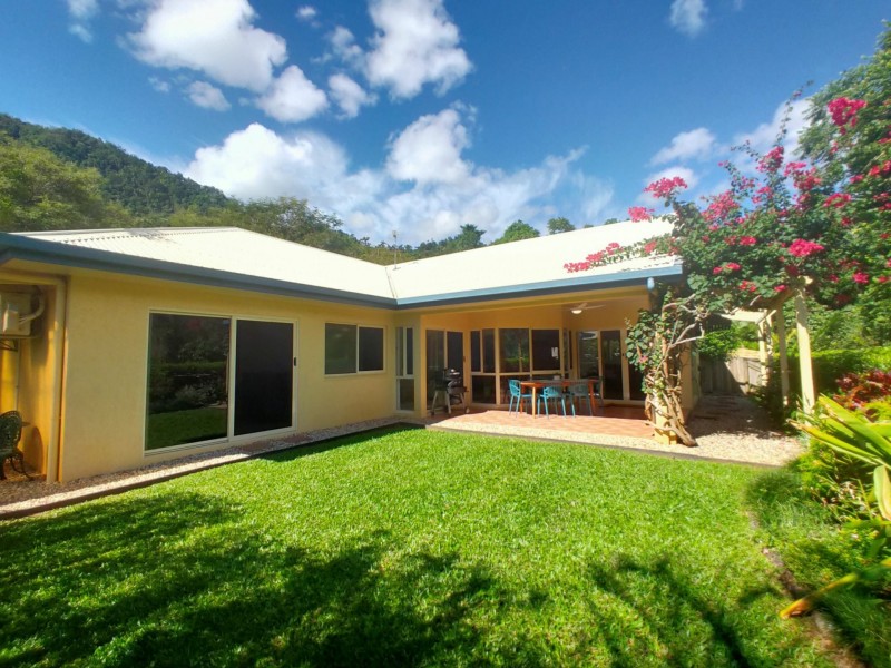 6 Amos Close, Redlynch QLD 4870