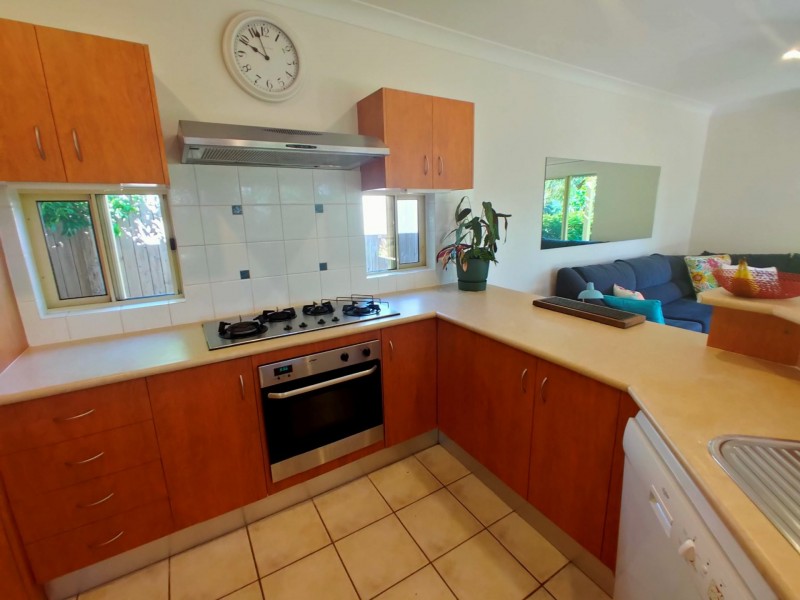 6 Amos Close, Redlynch QLD 4870