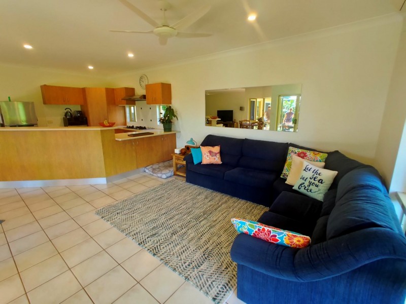 6 Amos Close, Redlynch QLD 4870