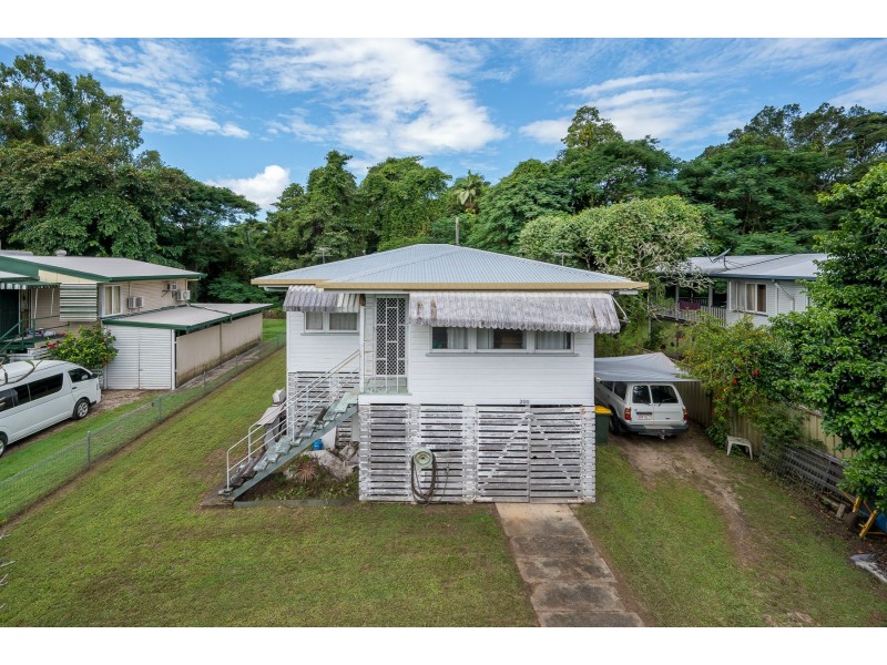200 Pease Street, Manoora QLD 4870