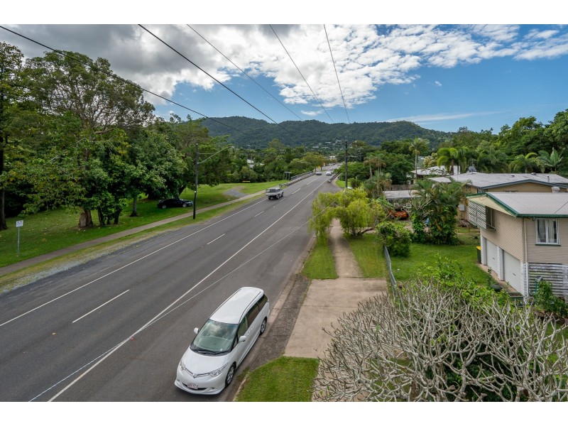 200 Pease Street, Manoora QLD 4870