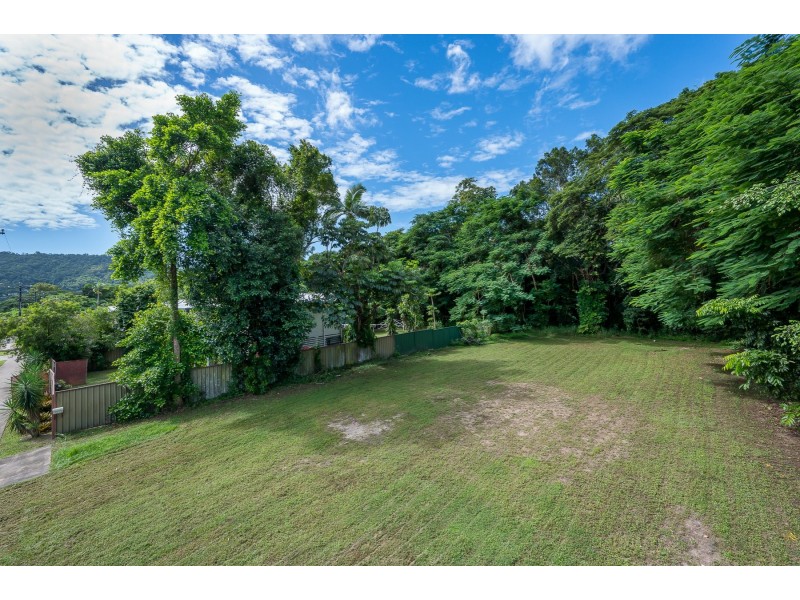 196 Pease Street, Manoora QLD 4870
