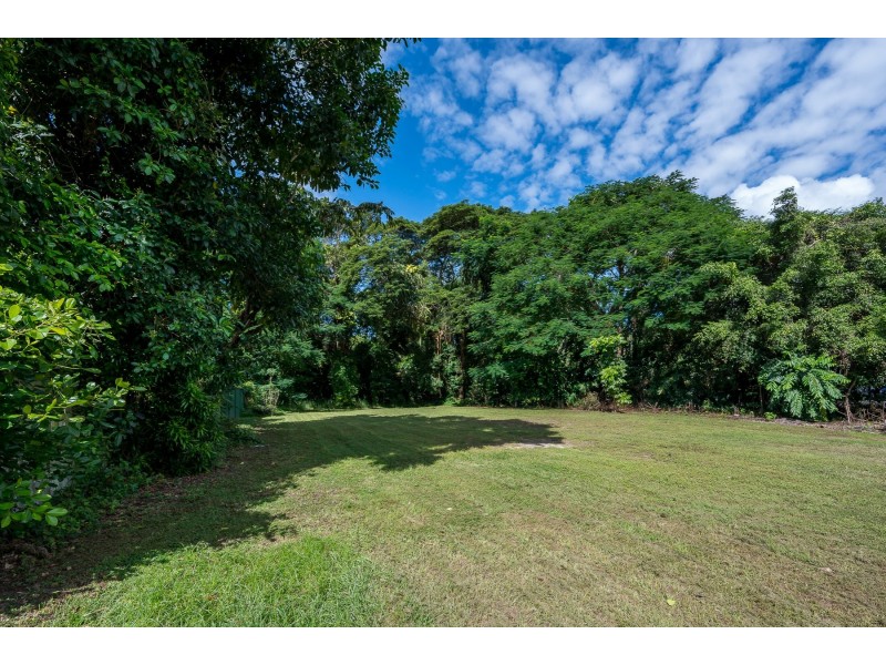 196 Pease Street, Manoora QLD 4870