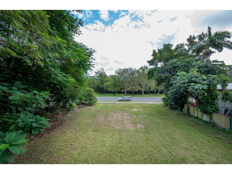 196 Pease Street, Manoora QLD 4870